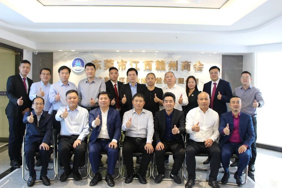 上犹县委副书记、县长钟晓斌一行到访商会